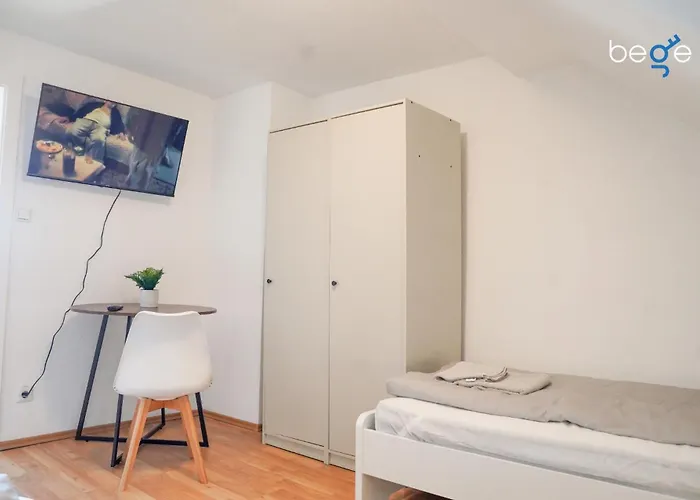 Bege Company Zone Lejlighed